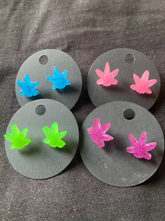 Pot stud earrings