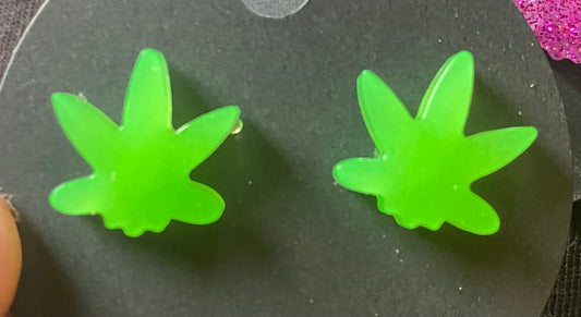 Pot stud earrings