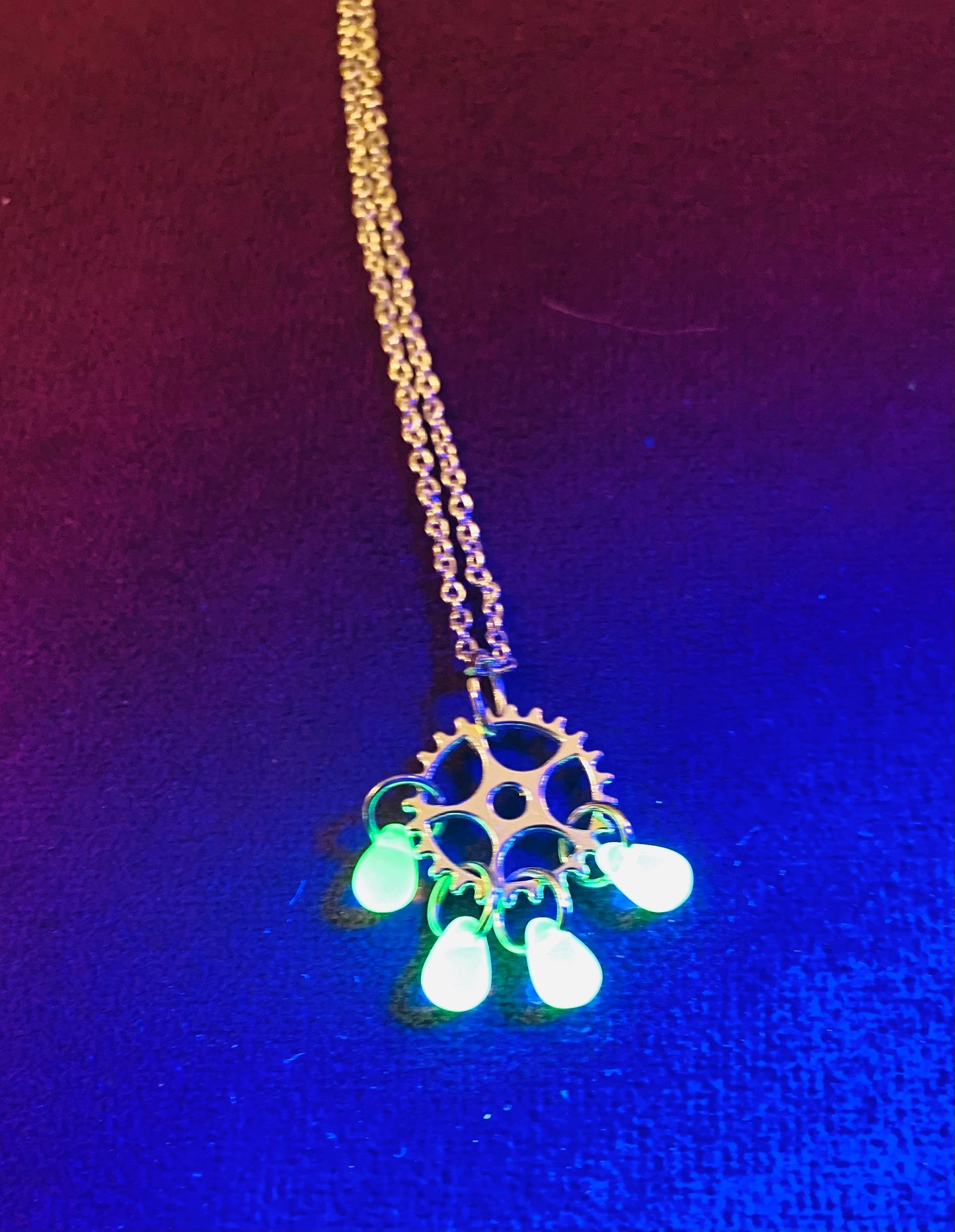 Single gear UG necklace