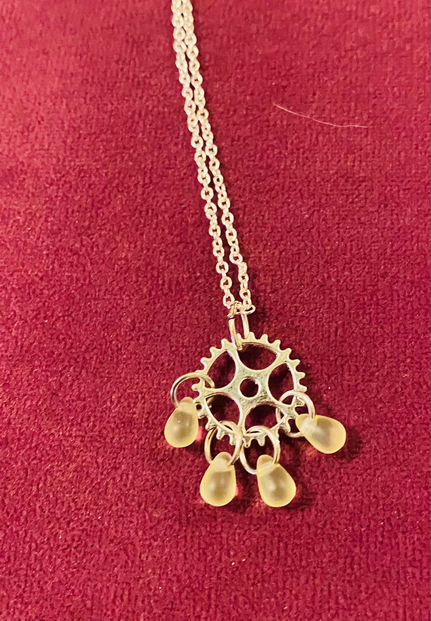 Single gear UG necklace